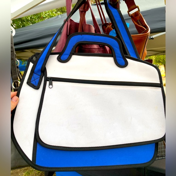2d cartoon messenger bag! - Picture 1 of 5
